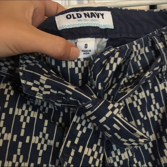 patterned shorts - Picture 3 of 3