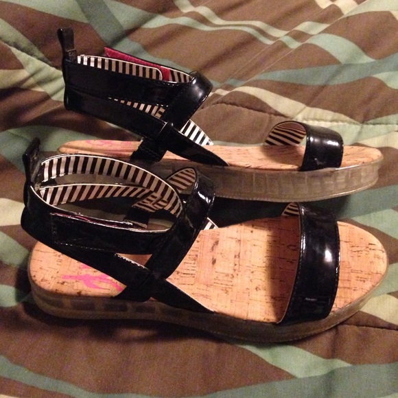 Sandals - Picture 2 of 2