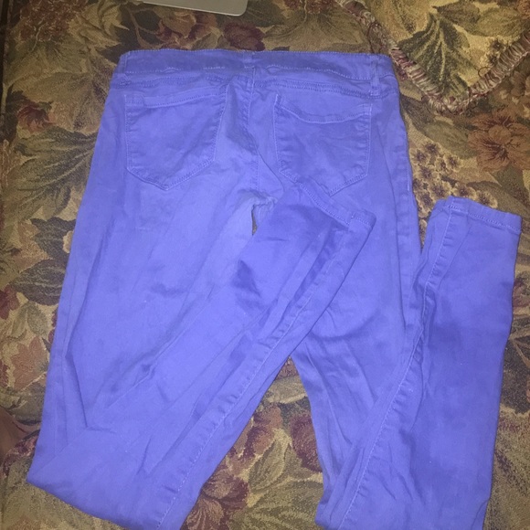 Rouge jeans! 6r!