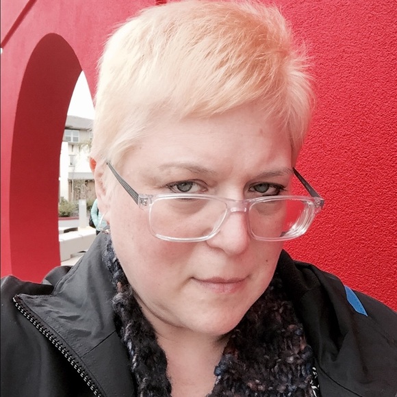 Meet your Posher, Aviva
