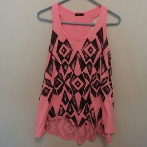 Kind of high low tank top.