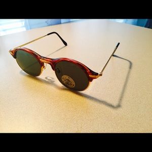 'Black & Gold Tortoise' sunglasses.