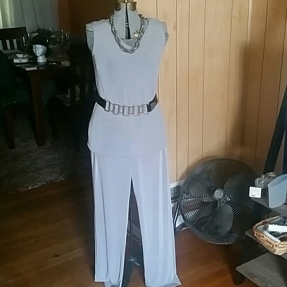 NWT - Chico's size 0 (4-6)