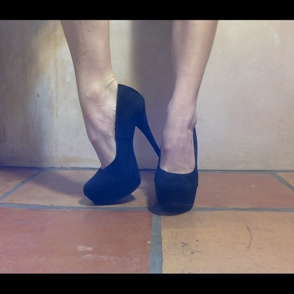 Classic black platform pumps