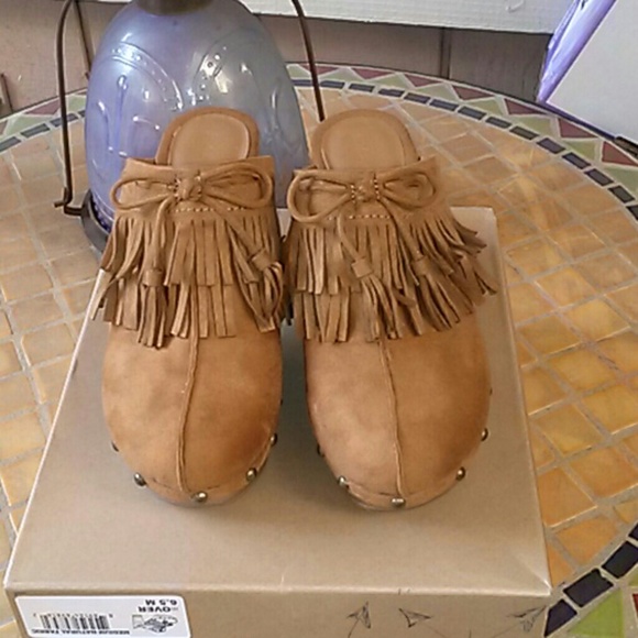 Women's shoes