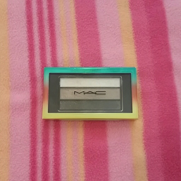 MAC permanent press eyeshadow trio - Picture 1 of 3