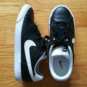 Nike Court Tour sneakers