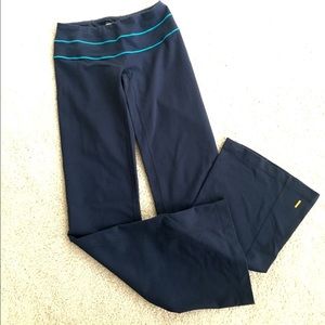 Navy Lucy flared yoga pant. XXS SHORT