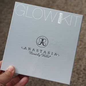 Anastasia Beverly Hills Glow Kit in Gleam