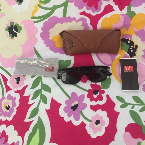 Brand New Pair of Ray-Ban New Wayfarers - Picture 1 of 1