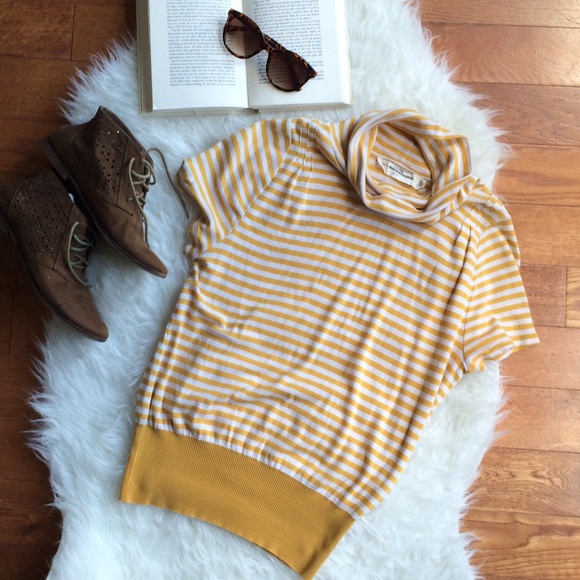 Anthropologie Sweaters - Anthropologie Lightweight Sweater