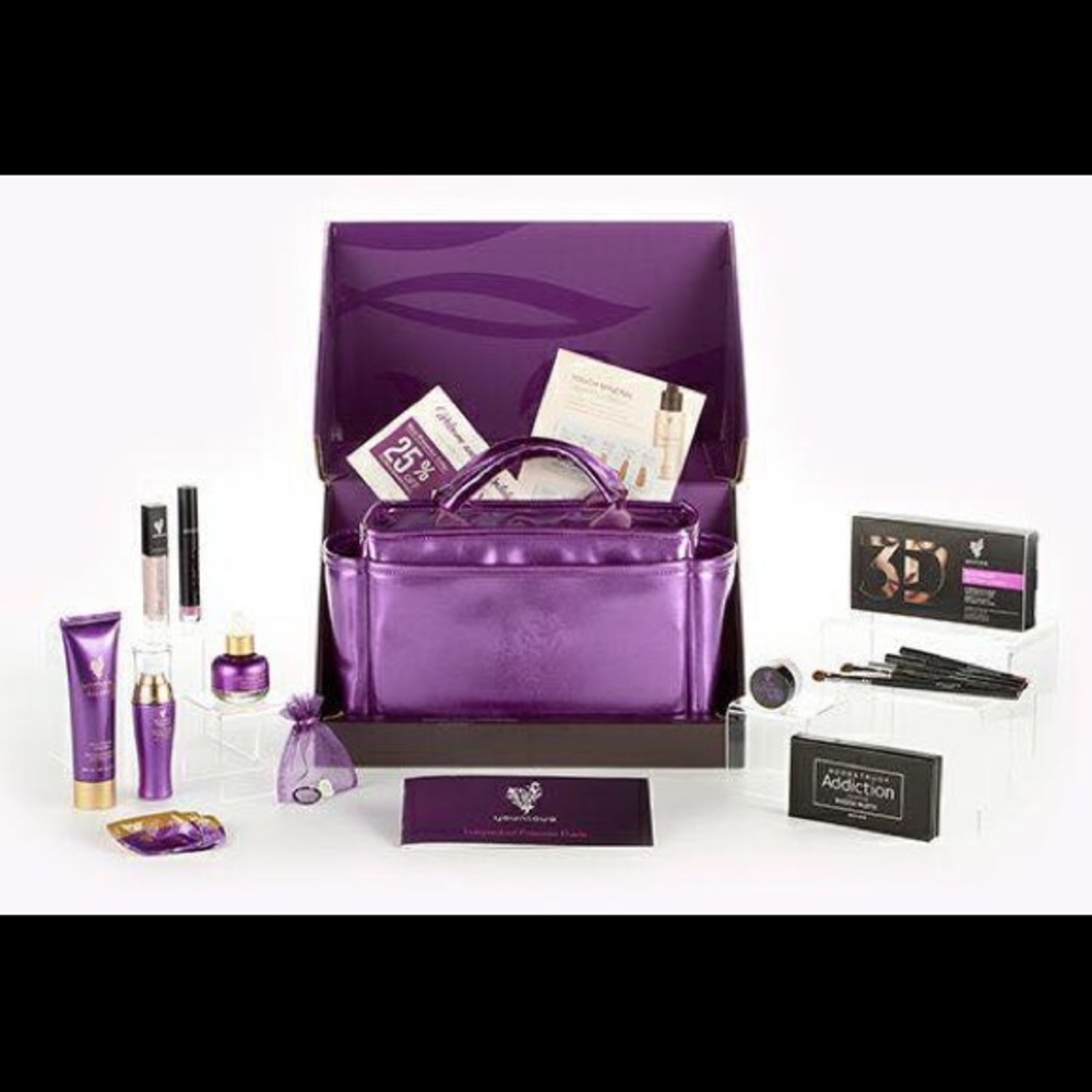 Become a presenter today & get 💵 to play w 💄!!!!
