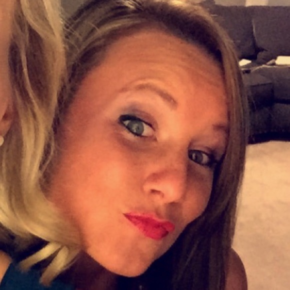 Meet your Posher, Katie - Picture 1 of 1