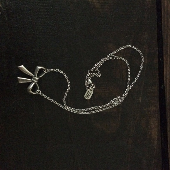 Bow Necklace