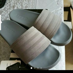 Adidas adilette slides Mens7/Womens 8-8.5