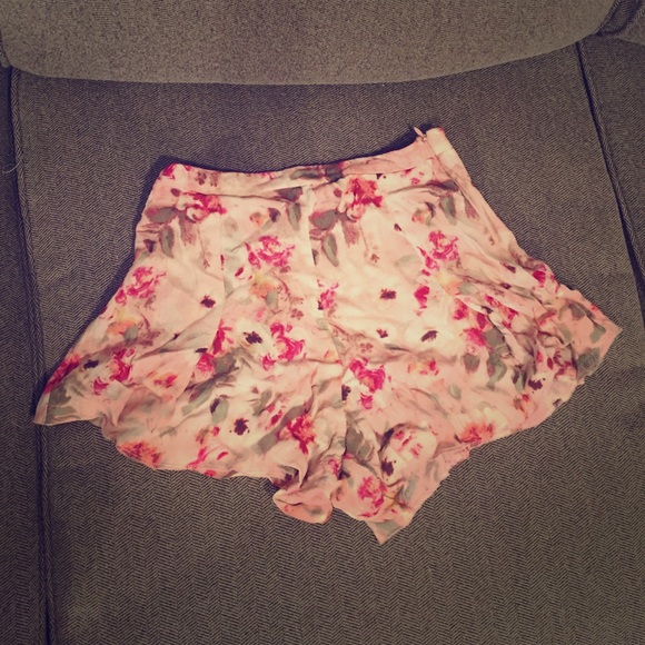 Size small Forever 21 floral print shorts