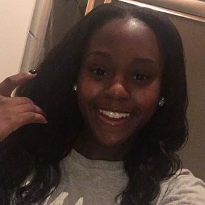 Meet your Posher, Ahmiyra