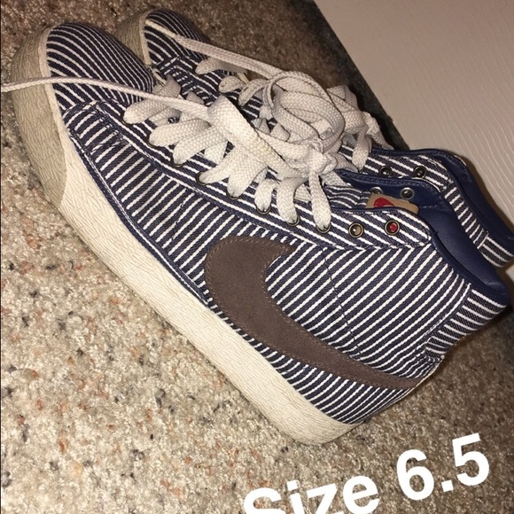 🏃🏽1 HOUR SALE🏃🏽Women's High-Top Nike's