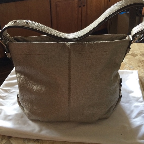 🎉PRICE FIRM🎉Coach Silver Hobo Type Bag