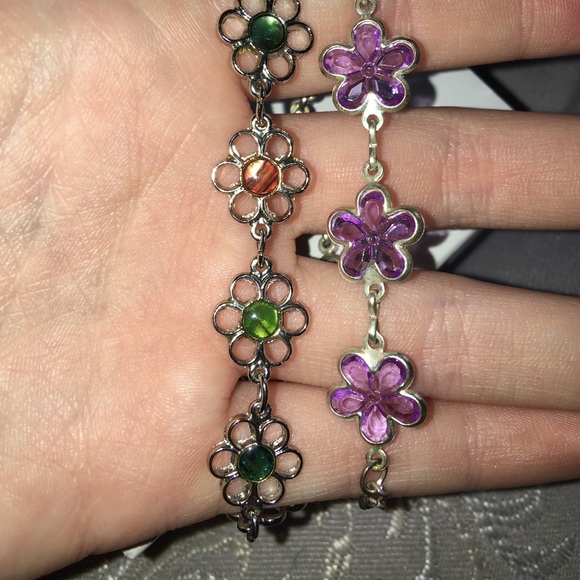 Set of 2 flower bracelets