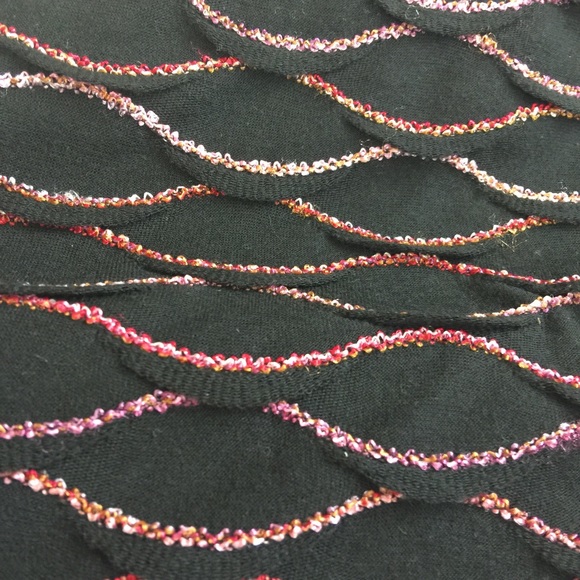 Investments Small Black/Pink Wave Top $29 NWT - Picture 2 of 2