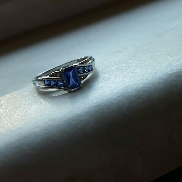 Jewelry - Blue Sapphire ring