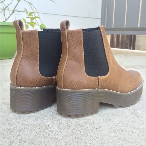 Size 7, Brown Chelsea boots from H&M