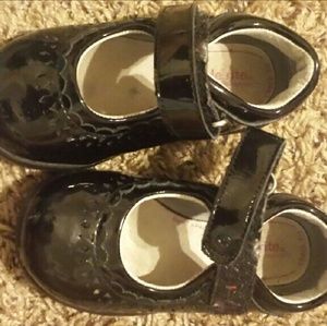 6.5 W Stride Rite patent leather Mary Jane's