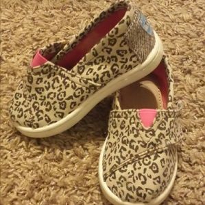 SOLD ON MERC - Cheetah print Toms size 6T like new