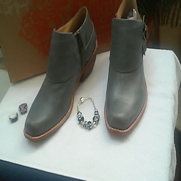 Latigo Ankle Boots. NWOT. Never Worn. - Picture 2 of 4