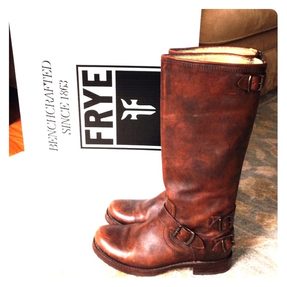 Frye Veronica back zip tall boot in maple size 8.5