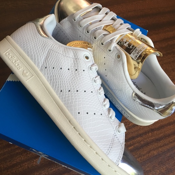 Adidas Stan Smith tennis shoes. - Picture 3 of 3