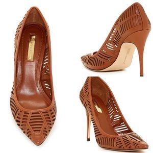 BCBGeneration Ovation laser cut pumps SZ 8.5
