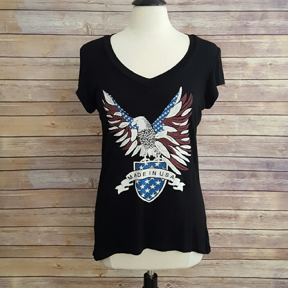 Graphic t-shirt with cutout back details