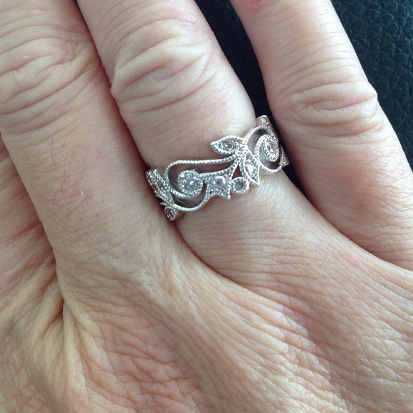 New Beautiful White Gold Filled Band size 6