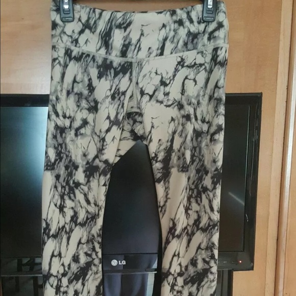 Lululemon wunder under crops