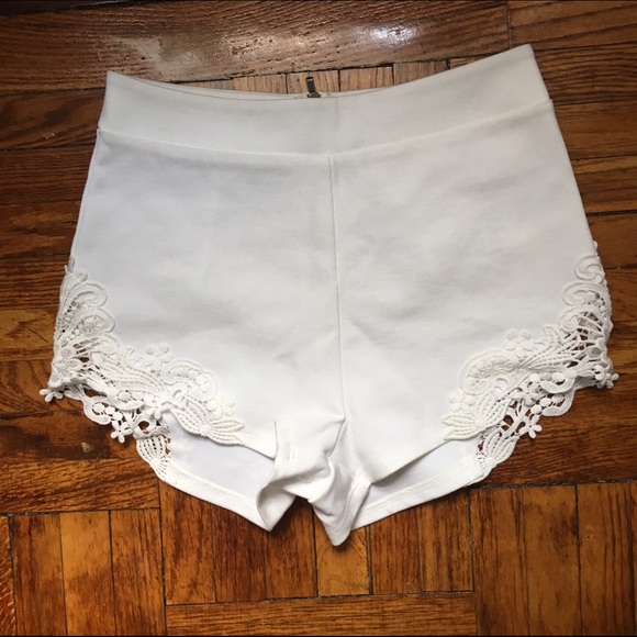 Pins and Needles hot short from Urban Outfitters - Picture 1 of 3