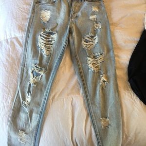 Brandy Melville boyfriend jeans