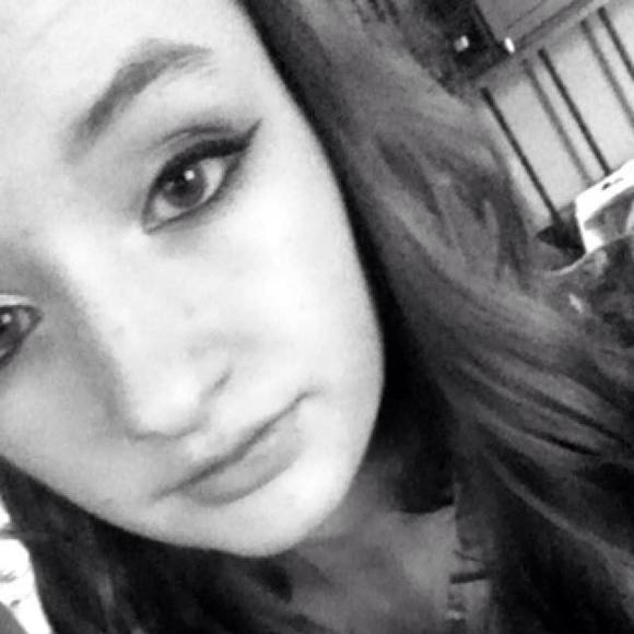 Meet your Posher, Amanda - Picture 1 of 3