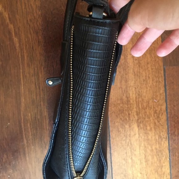 a purse - Picture 4 of 4