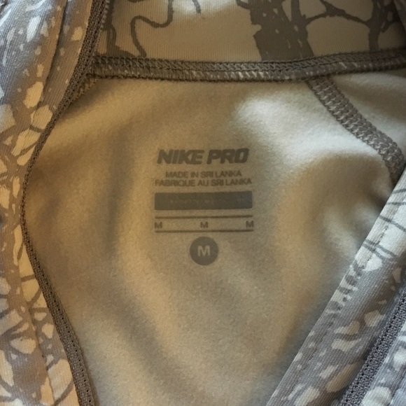 RARE Nike pro quarter zip pullover - Picture 2 of 4