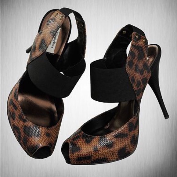 SimplyVera Vera Wang Peep Toe Platform heels SZ8.5