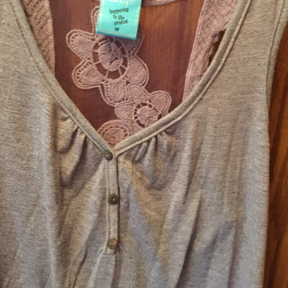 Lace Back Tank - Picture 4 of 4