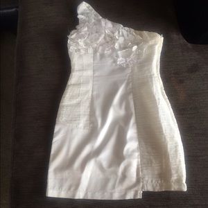 White mini dress one shoulder size S