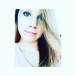 Meet your Posher, Lyndzy