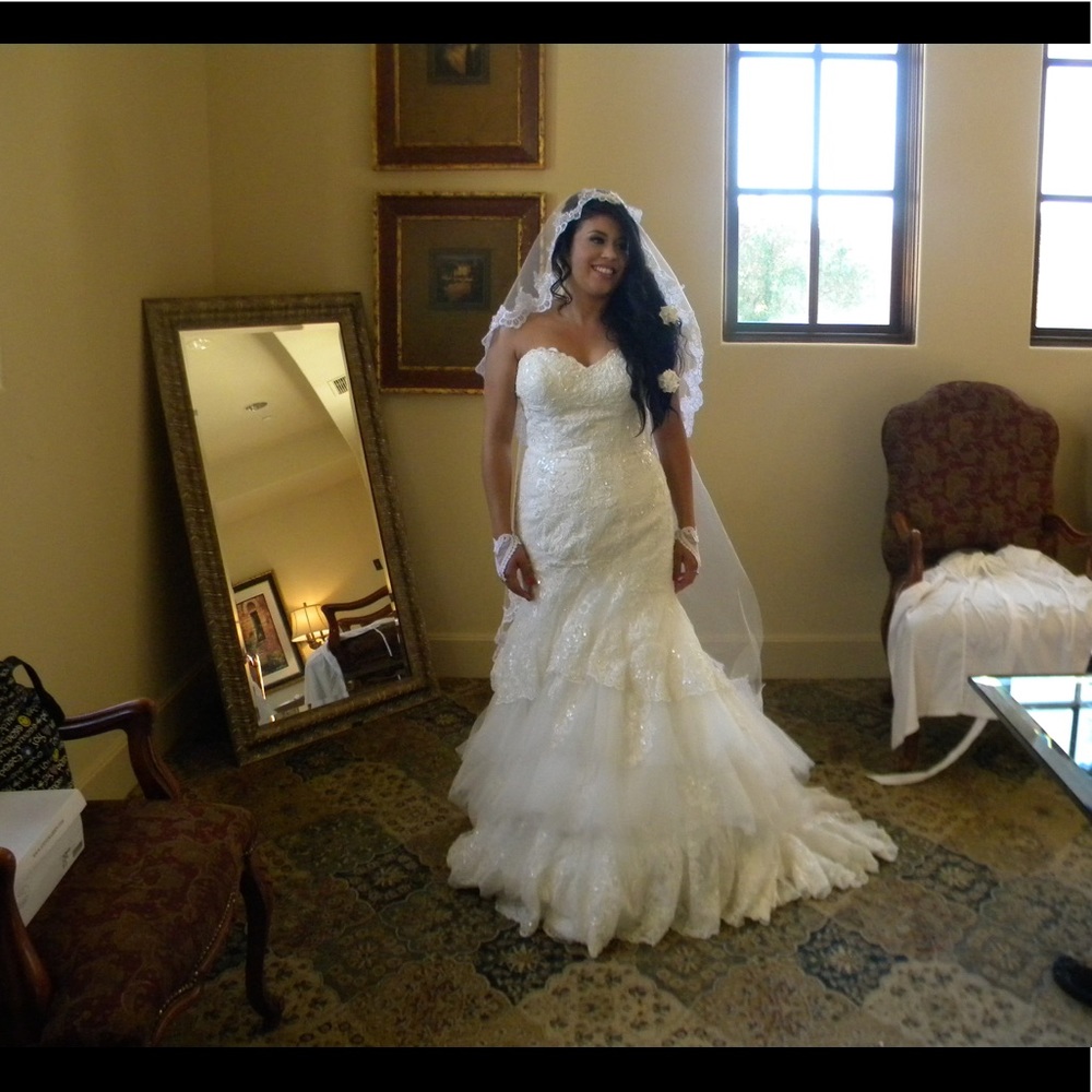 Spanish Style Wedding Gown - Picture 3 of 8