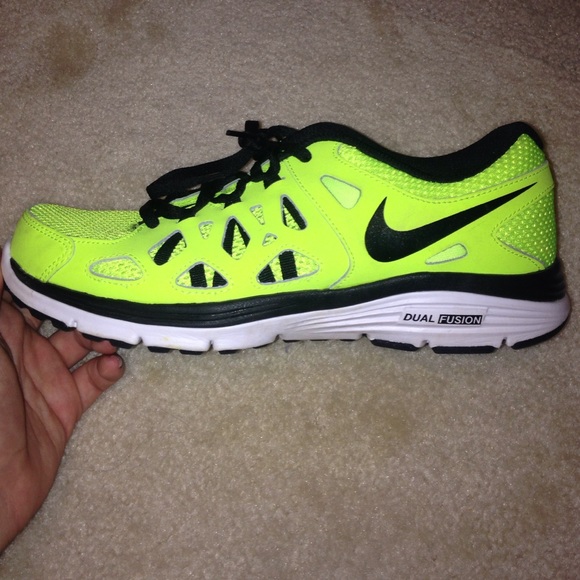NIKE DUAL FUSION