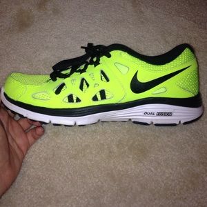 NIKE DUAL FUSION