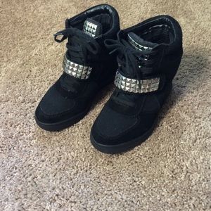 Steve Madden Wedged shoes