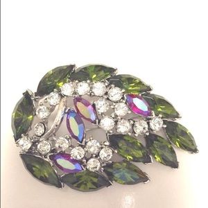 Vintage signed Weiss leaf pin brooch. Beautiful!!